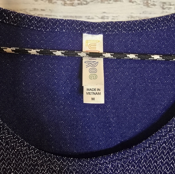 LulaRoe Womans Blue Metalic Short Sleeve Blouse Size Medium - Picture 3 of 4